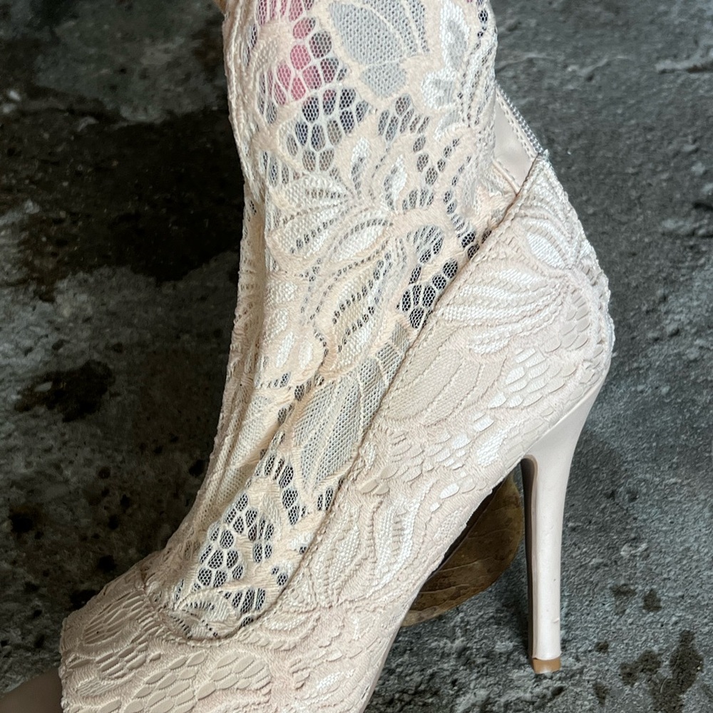 Source Unknown Lace Heels in Cream